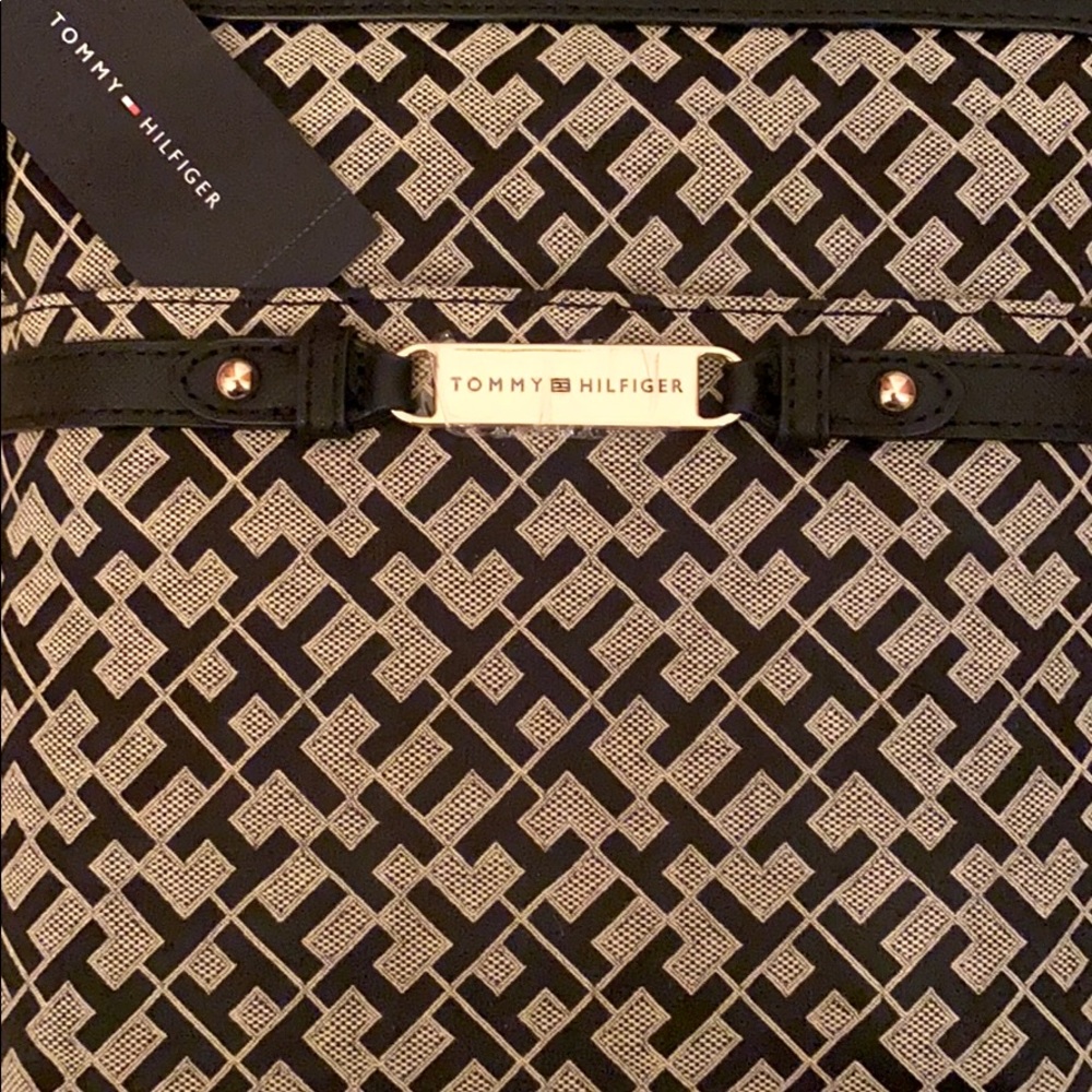 Tommy Hilfiger Crossbody Bag - Picture 5 of 6